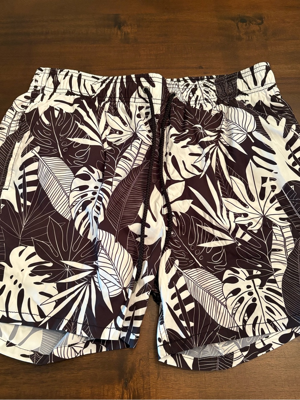 Men’s Bugatchi tropical leaf print swim shorts size M